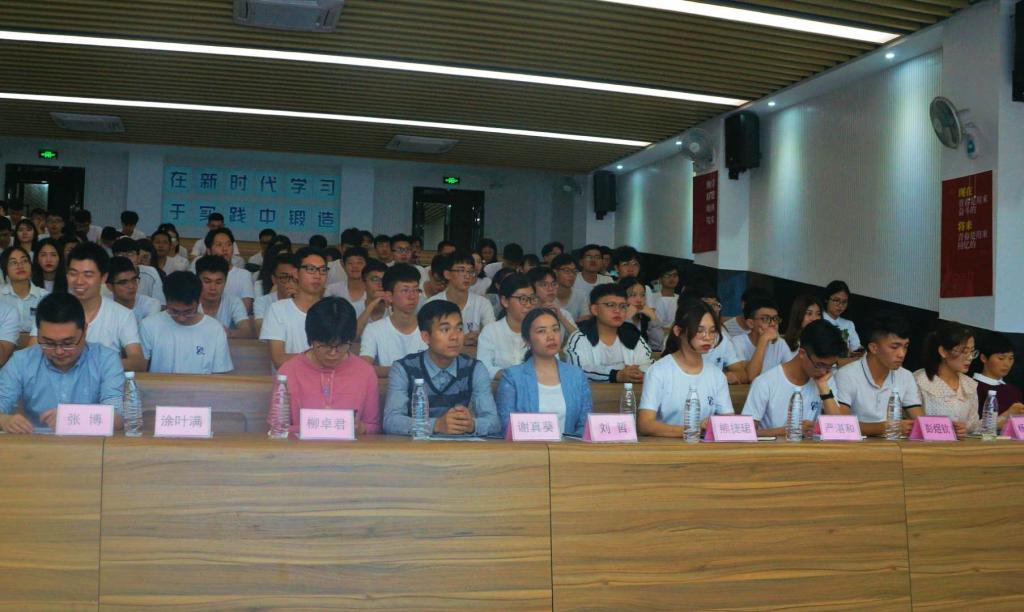 银河优越会
举行第三届团总支-学生会第二次全体大会6.jpg