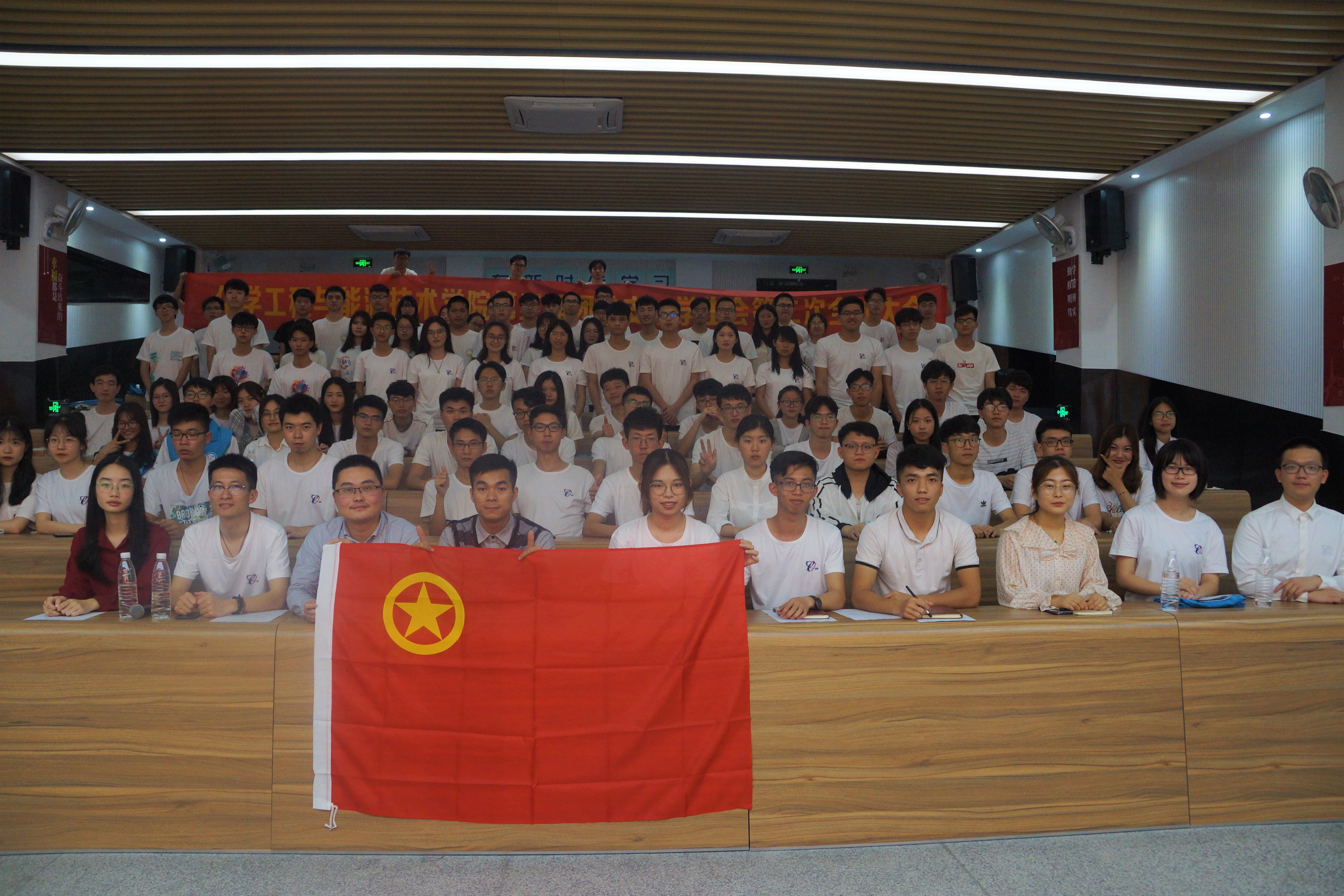 银河优越会
举行第三届团总支-学生会第二次全体大会1.jpg