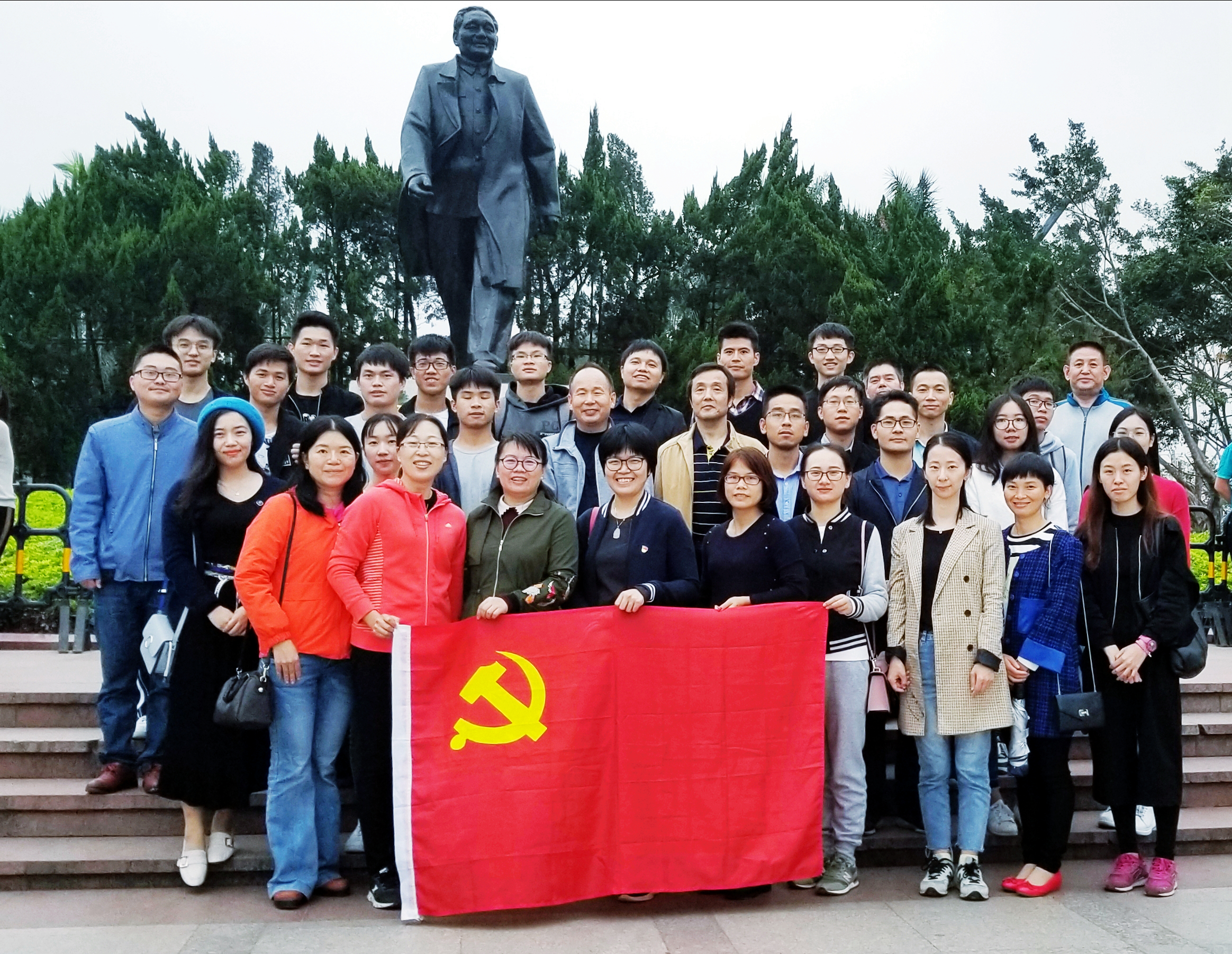 银河优越会
开展党日活动参观-大潮起珠江-广东改革开放四十周年展览-2.jpg