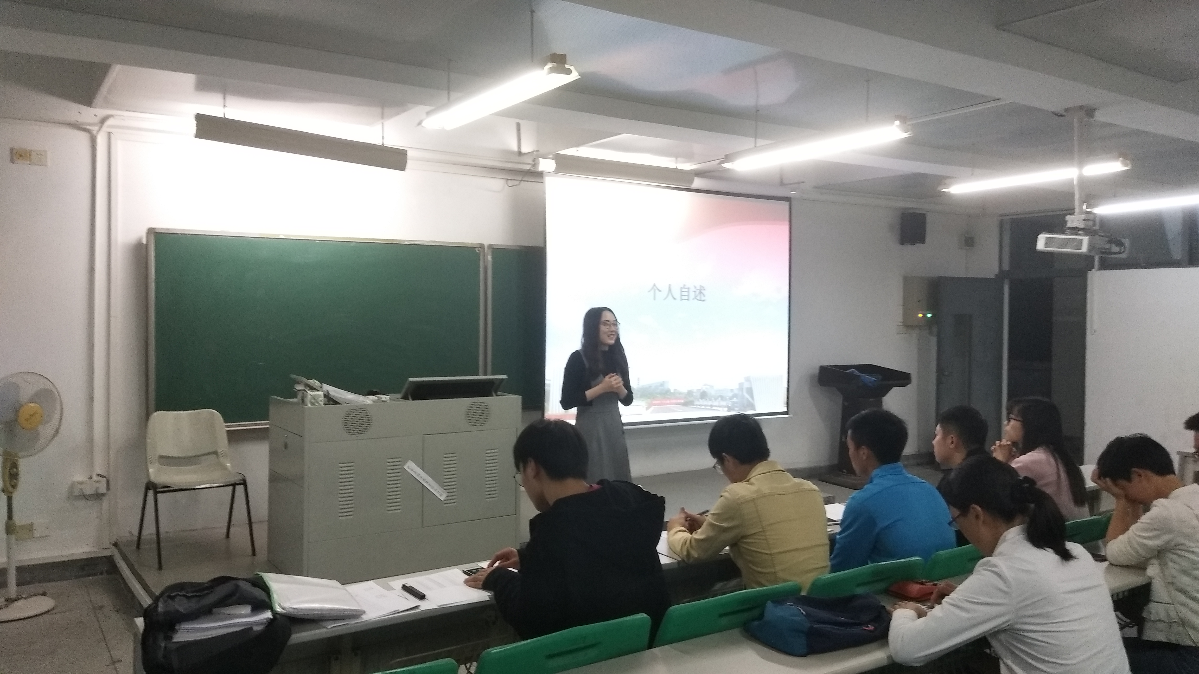 银河优越会
学生党支部顺利召开预备党员转正答辩大会3.jpg