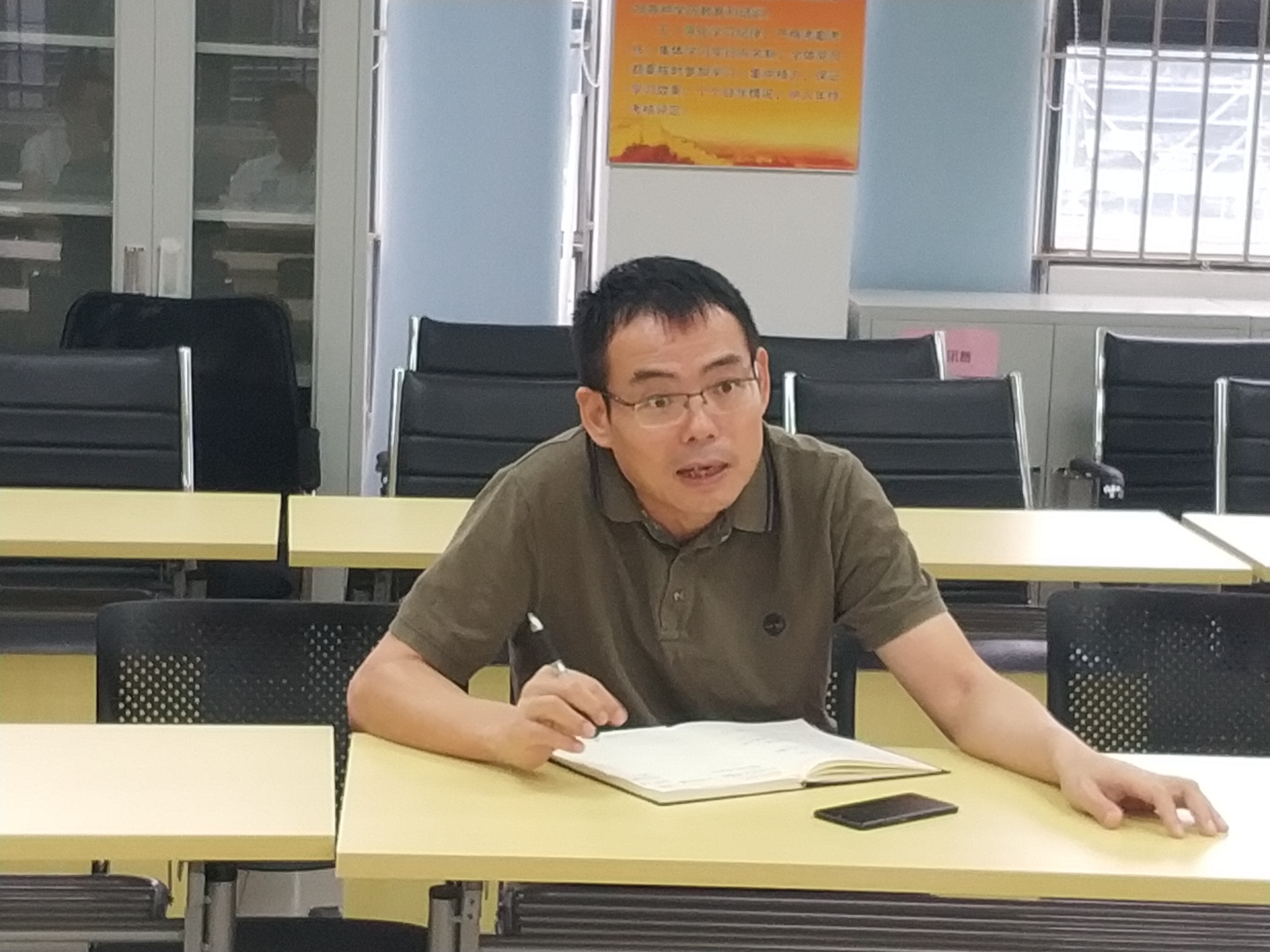 银河优越会
党总支举行诫勉谈话活动3.png
