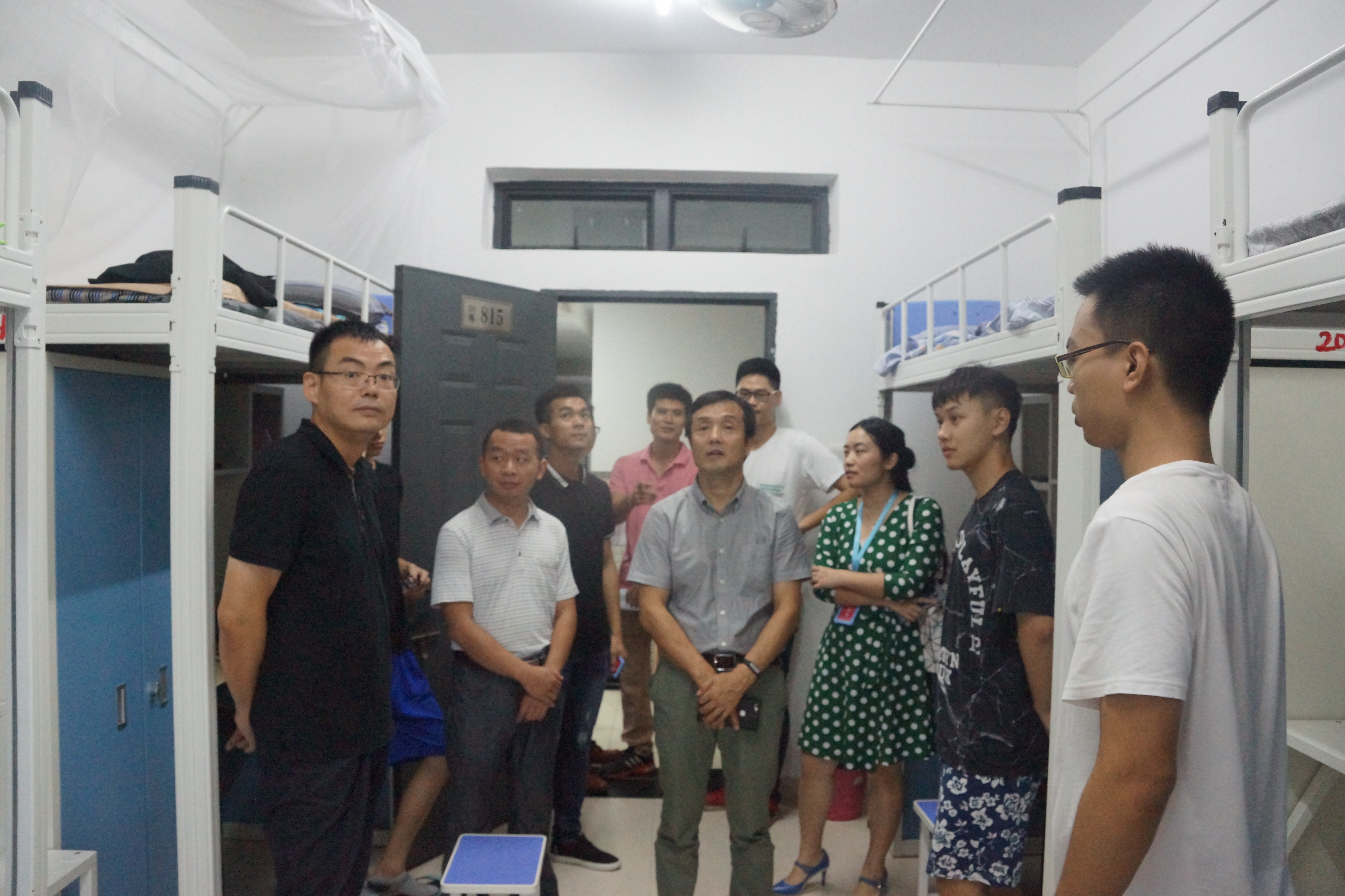 银河优越会
领导走访新生宿舍-看望18级萌新3.JPG