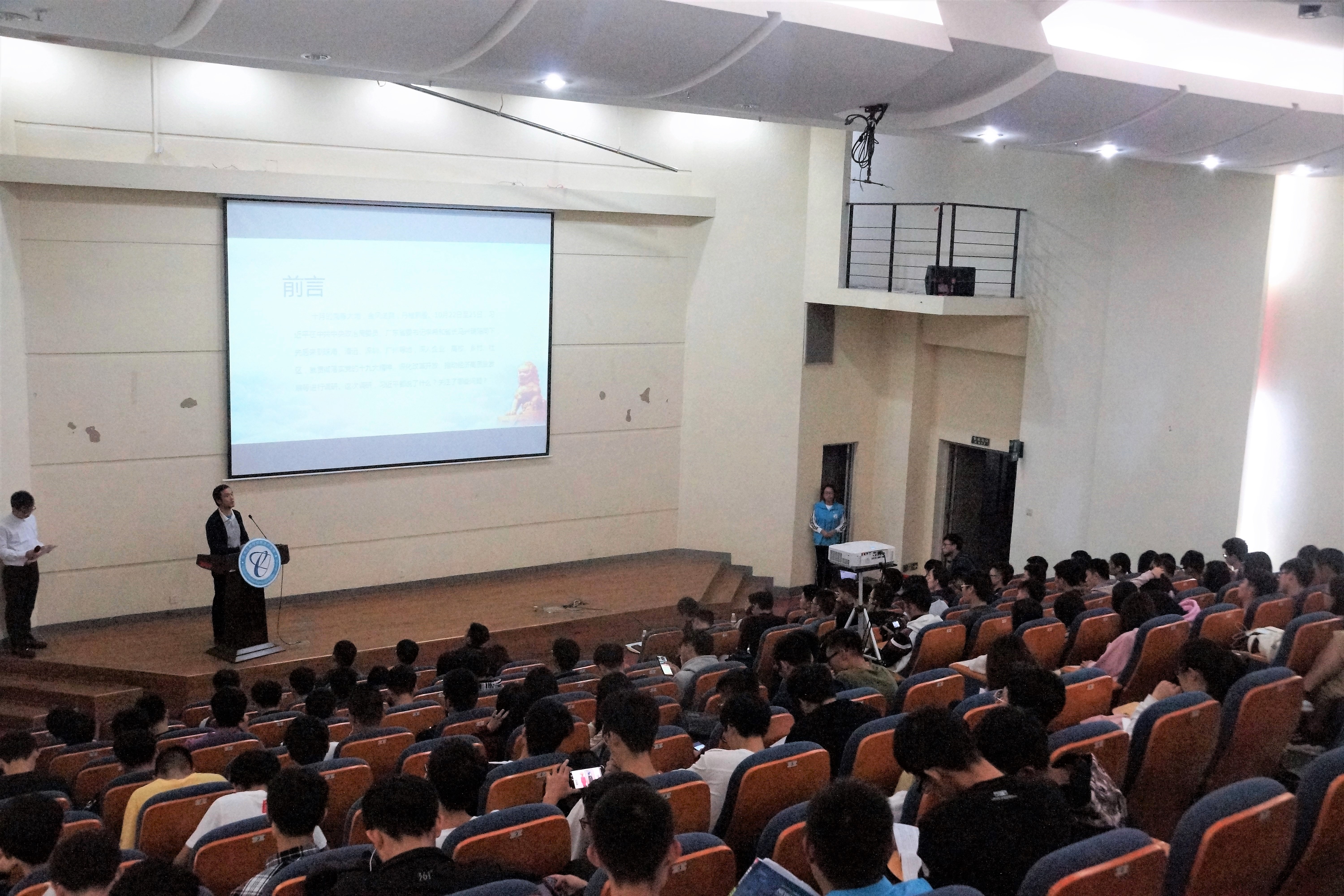 银河优越会
党总支书记深入学生支部讲党课2.jpg