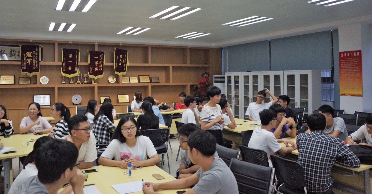 银河优越会
举行心理委员培训会2.jpg