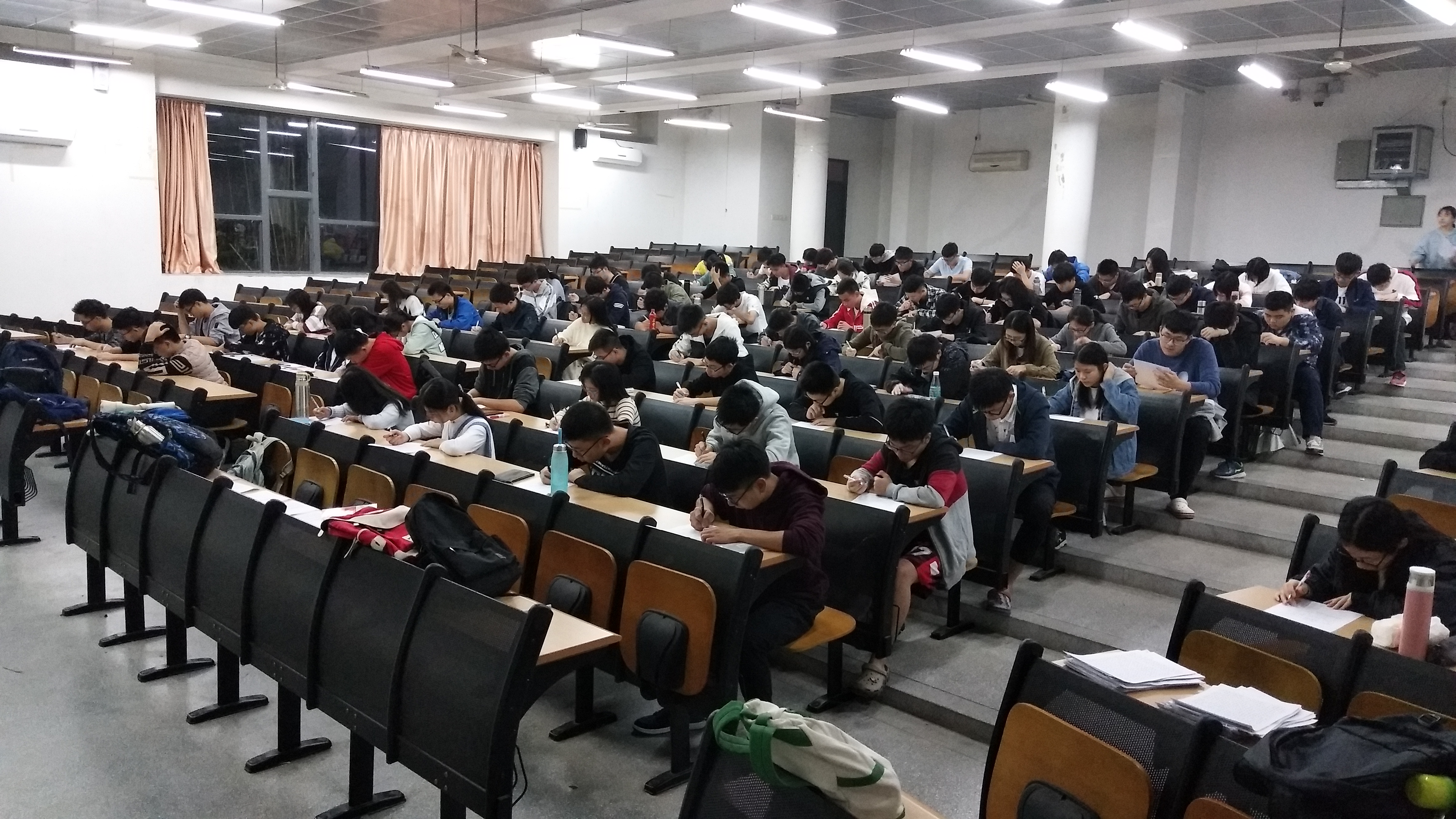 银河优越会
第五期分党校结业考试顺利进行2.jpg