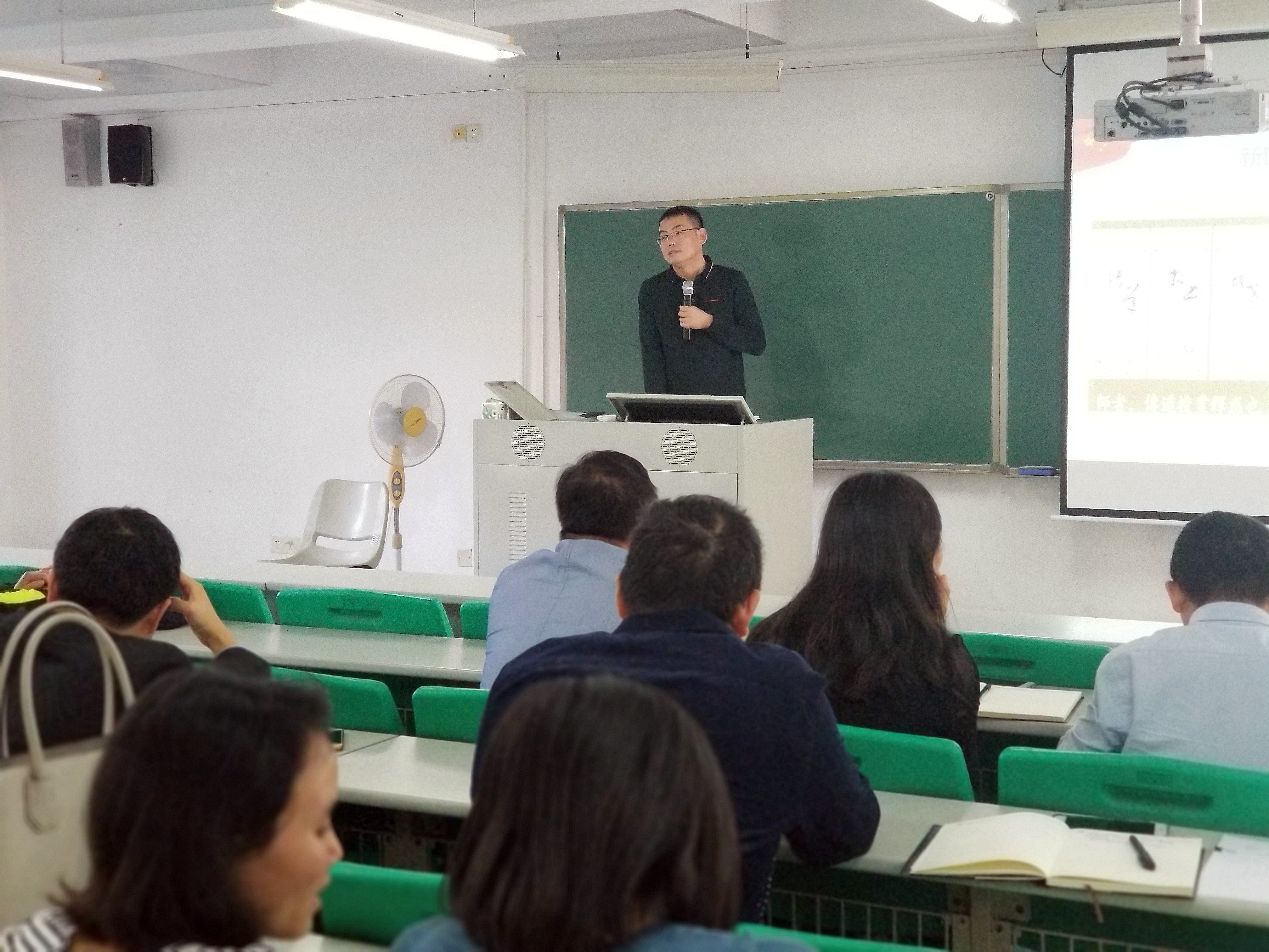 银河优越会
教职工集体学习-新时代高校教师职业行为十项准则-等文件1.jpg