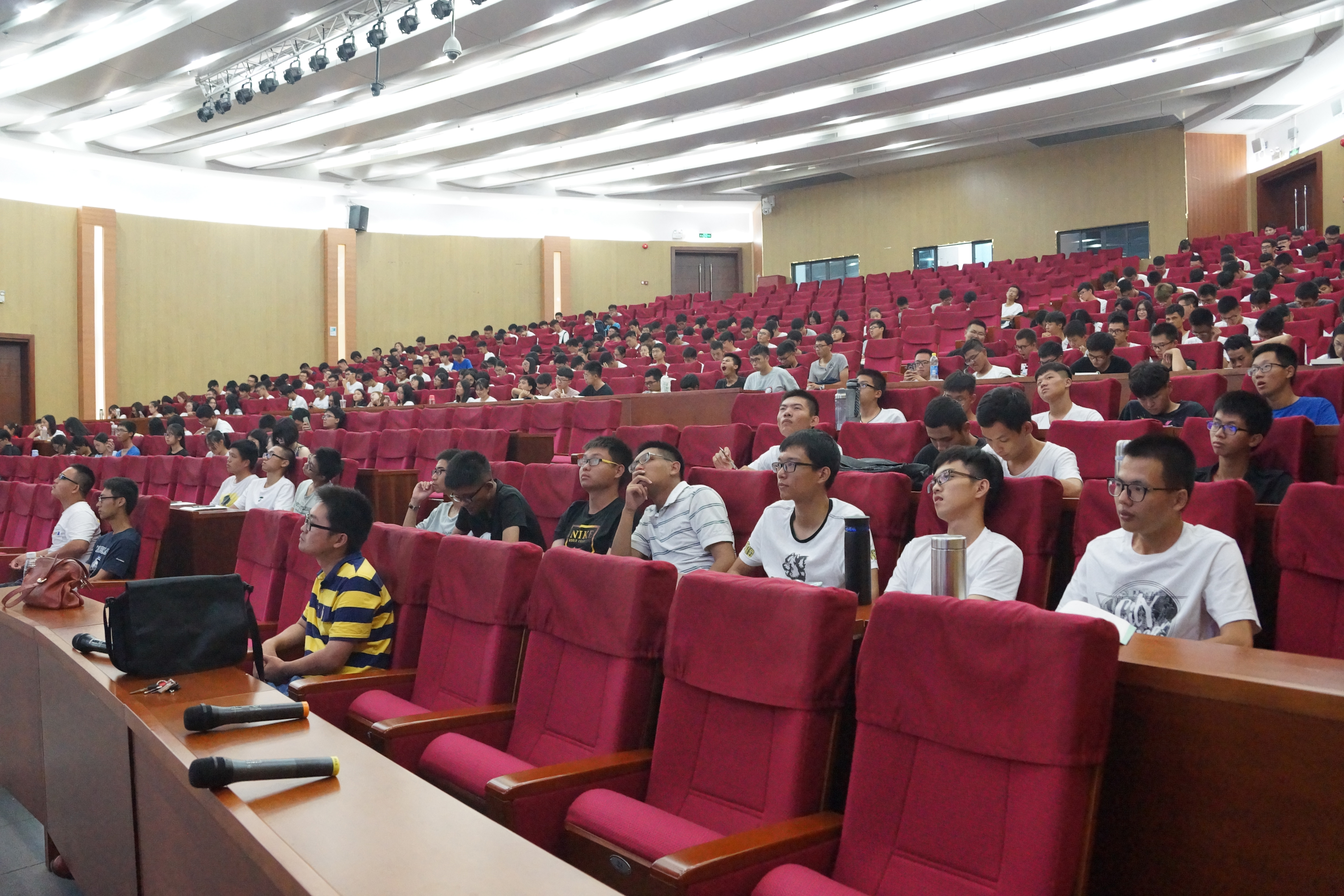 银河优越会
顺利举办健康卫生知识讲座3.jpg