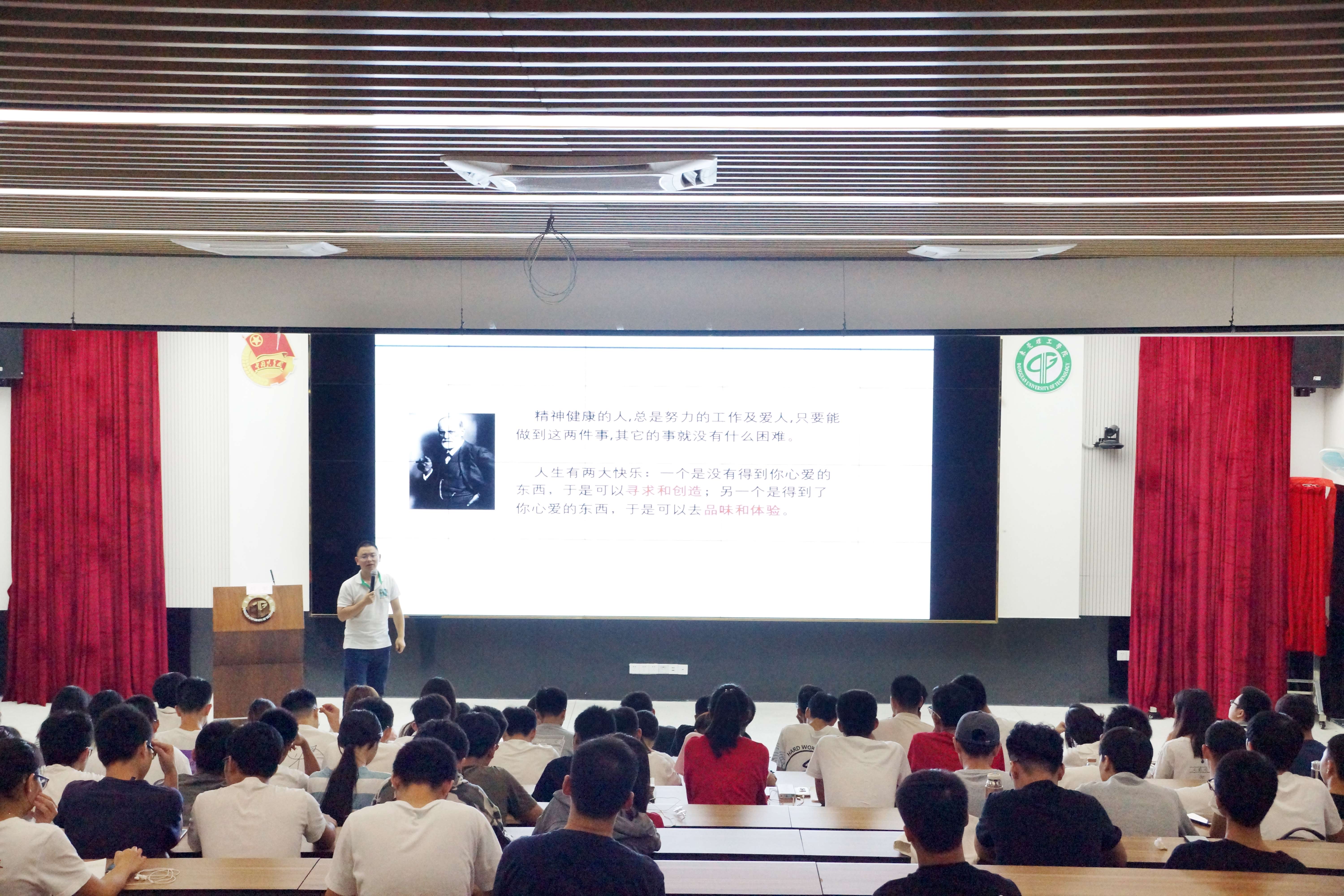 银河优越会
联合莞馨社区举办第二期团校培训主题讲座1.jpg
