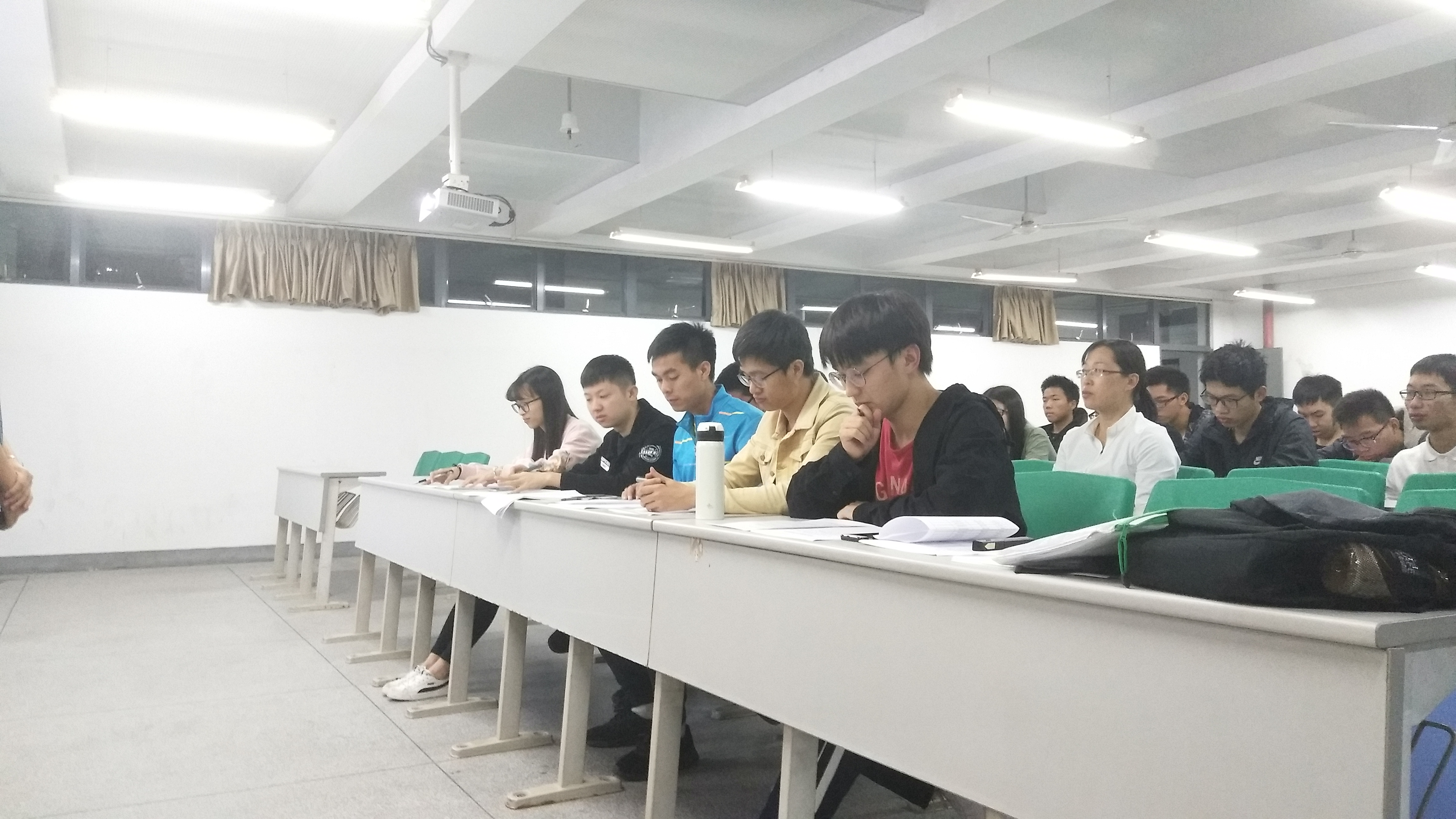 银河优越会
学生党支部顺利召开预备党员转正答辩大会2.jpg